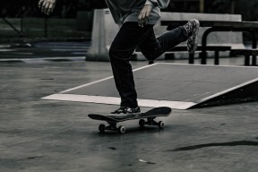世界杯新闻更新-梅西C罗巅峰对决，中国队60分钟惜败连败